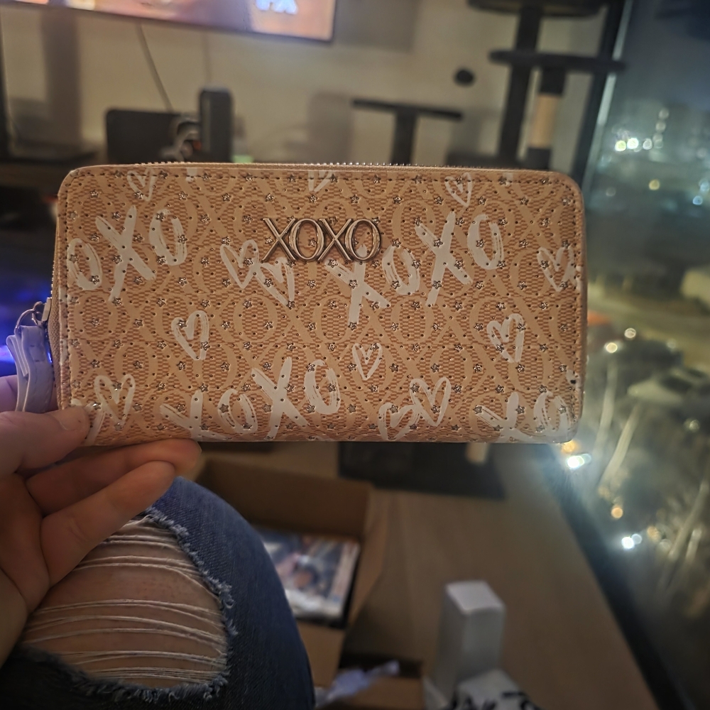 XOXO Beige and White Women's Wallet